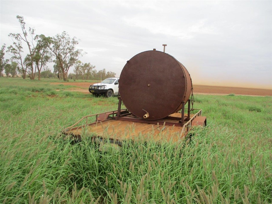 AMAZON BASICS Foldable Metal Wire Dog Crate with Tray, Single Door, 55cm Le