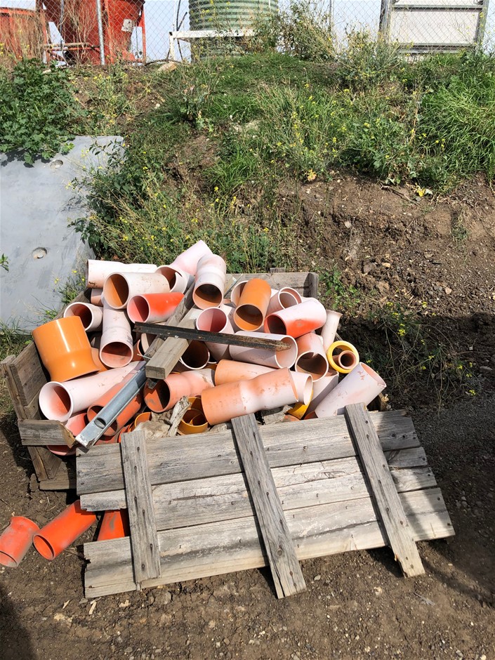 LODGE Enameled Cast Iron Dutch Oven with Lid, Dual Handles, Oven Safe up to