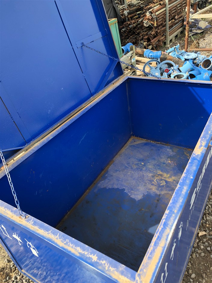 AMAZON BASICS Rectangle Soft-Close Trash Can - 30L, Satin Nickel.