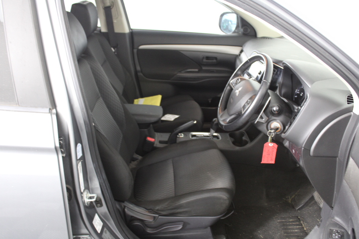 1966 Australia First & Last Queen Elizabeth Silver Round Fifty Cents