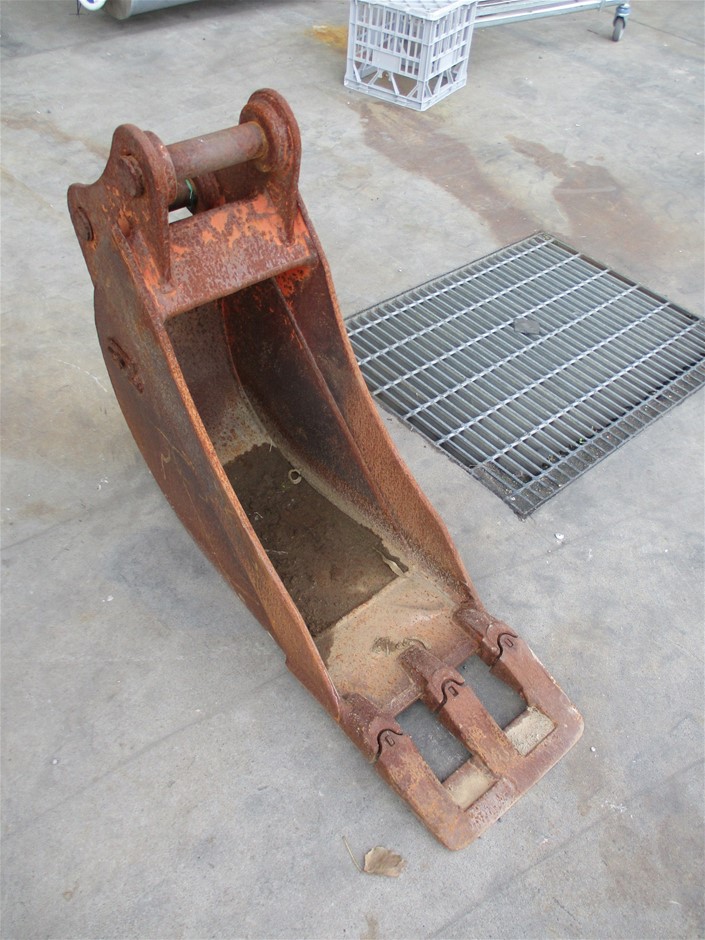 1/100 Scottdale x 2, 1 gram Valcumbi silver bars x 2 & 1 Kilo Copper Bar