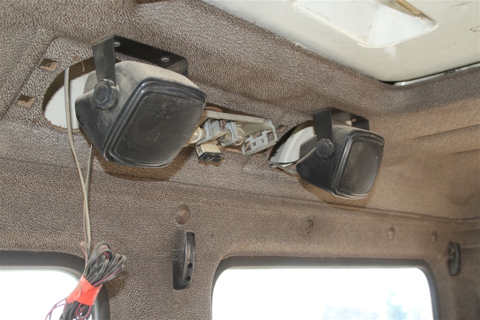 1/10 Oz 999.5 Silver Red Kangaroo & Joey 2025 AU Bullion Merchants Round