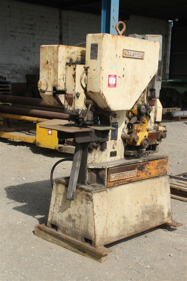 Hine Tres Vielle Grand Champagne Cognac 1960`s (1x 700mL), France.