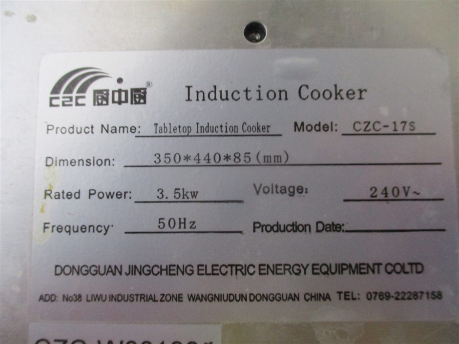 Stunning Stainless Steel Simulated Diamond Band Ring - US Size 7