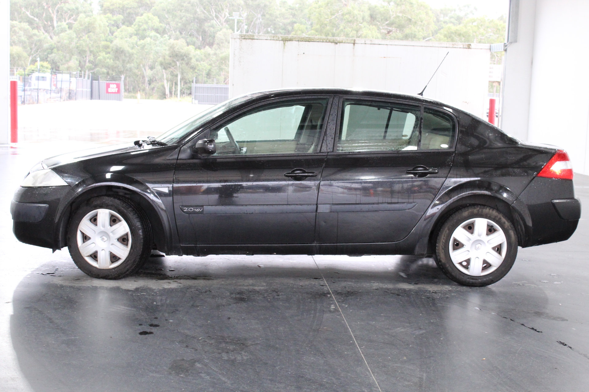 MASTERPRO Electric Meat Mincer, 33x16x31cm, Black. Grind and Prepare Sausag