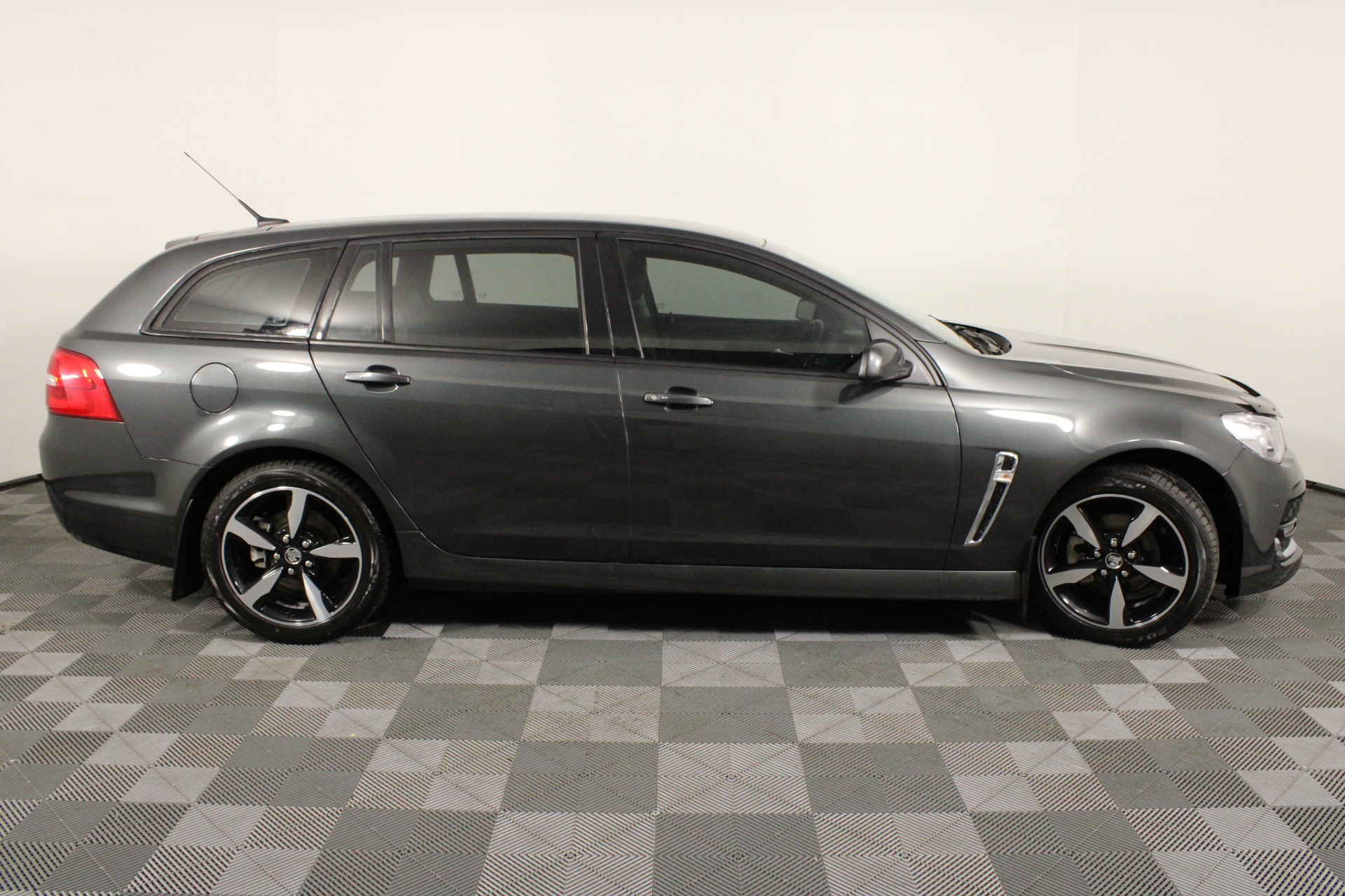 9K WHITE GOLD 'P' 0.06 HI I1 DIAMOND NECKLACE 40+5cm