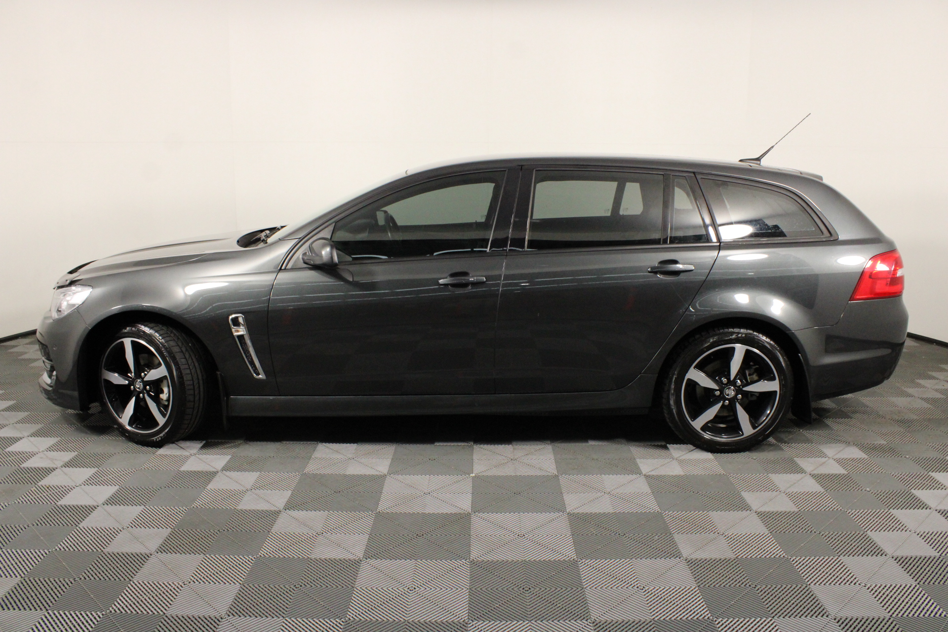 9K YELLOW GOLD 'R' 0.09 HI I1 DIAMOND NECKLACE 40+5cm