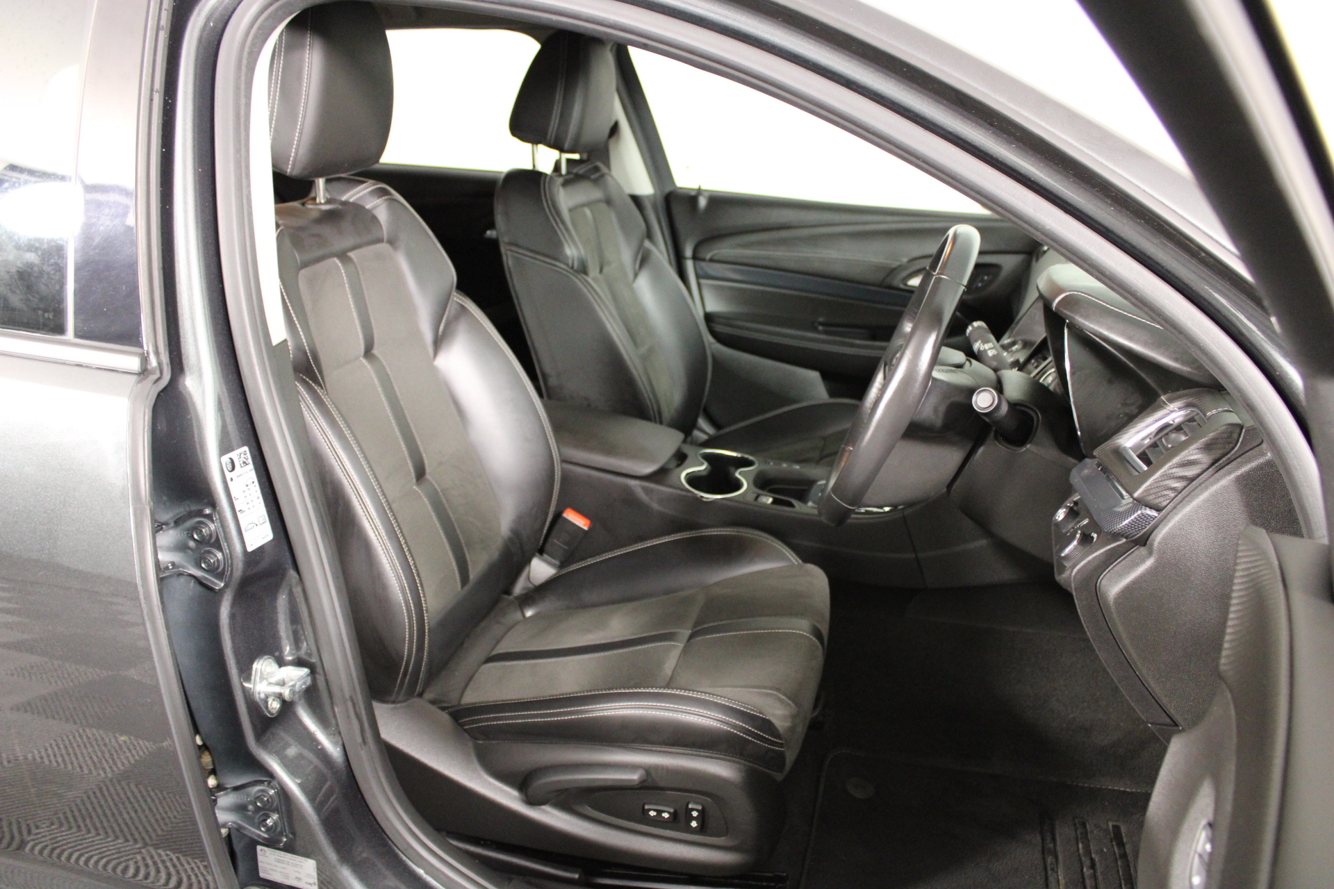 9K WHITE GOLD 'V' 0.06 HI I1 DIAMOND NECKLACE 40+5cm