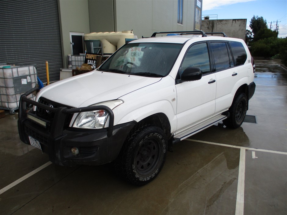 9K WHITE GOLD TWIST SLIM STACKER RING