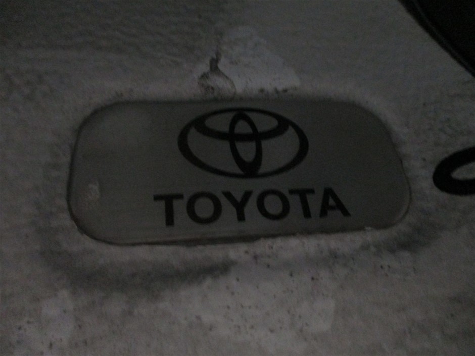 9K Yellow Gold DC J SHAPE STUD EARRINGS