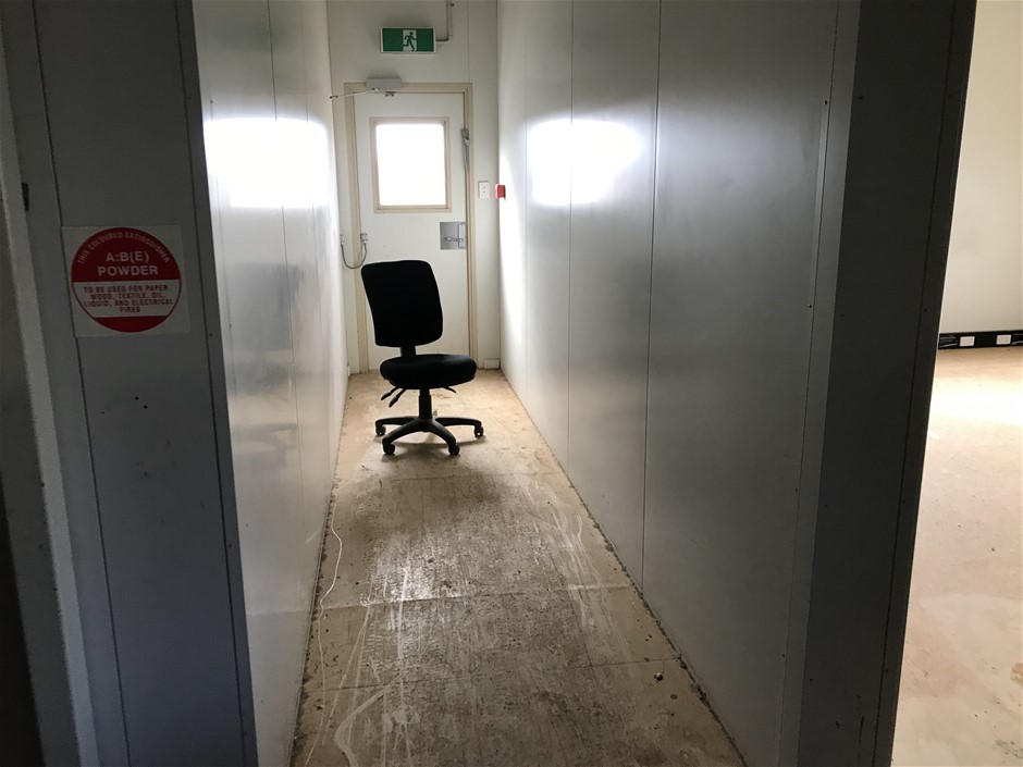 SIGNATURE Box of 640pc Flushable Wipes (10 x 64ct). NB: Damaged packaging.