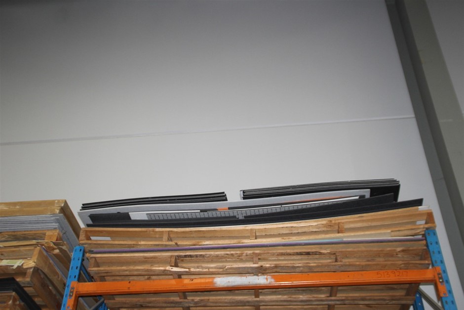 Bleeding Heart Shiraz  (12 x 750mL), SA.