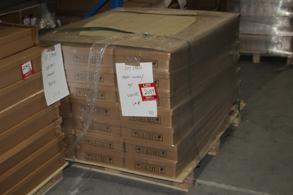 4 x NAUTICA Women's Tee, Size XS, Cotton, Bright Red Holiday, 15V017.  Buye