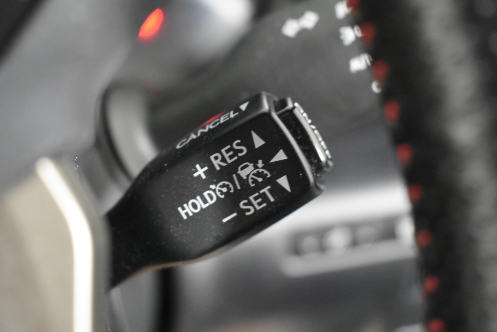 2 Packs of 100 x DEWALT ULTRACON+ Concrete Screw Anchors 1/4" X 1-1/4"