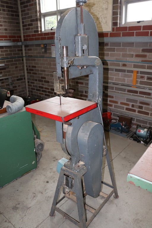 DeWALT 18V 5.0Ah XR Li-ion Cordless Brushless Split Shaft Line Trimmer Comb