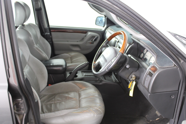 FINDER 14" Grass Shears with Versatile Rotating Blades.