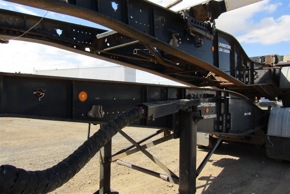 Duchesse De Paris Brut Blanc De Blancs NV (6x 750mL), France.