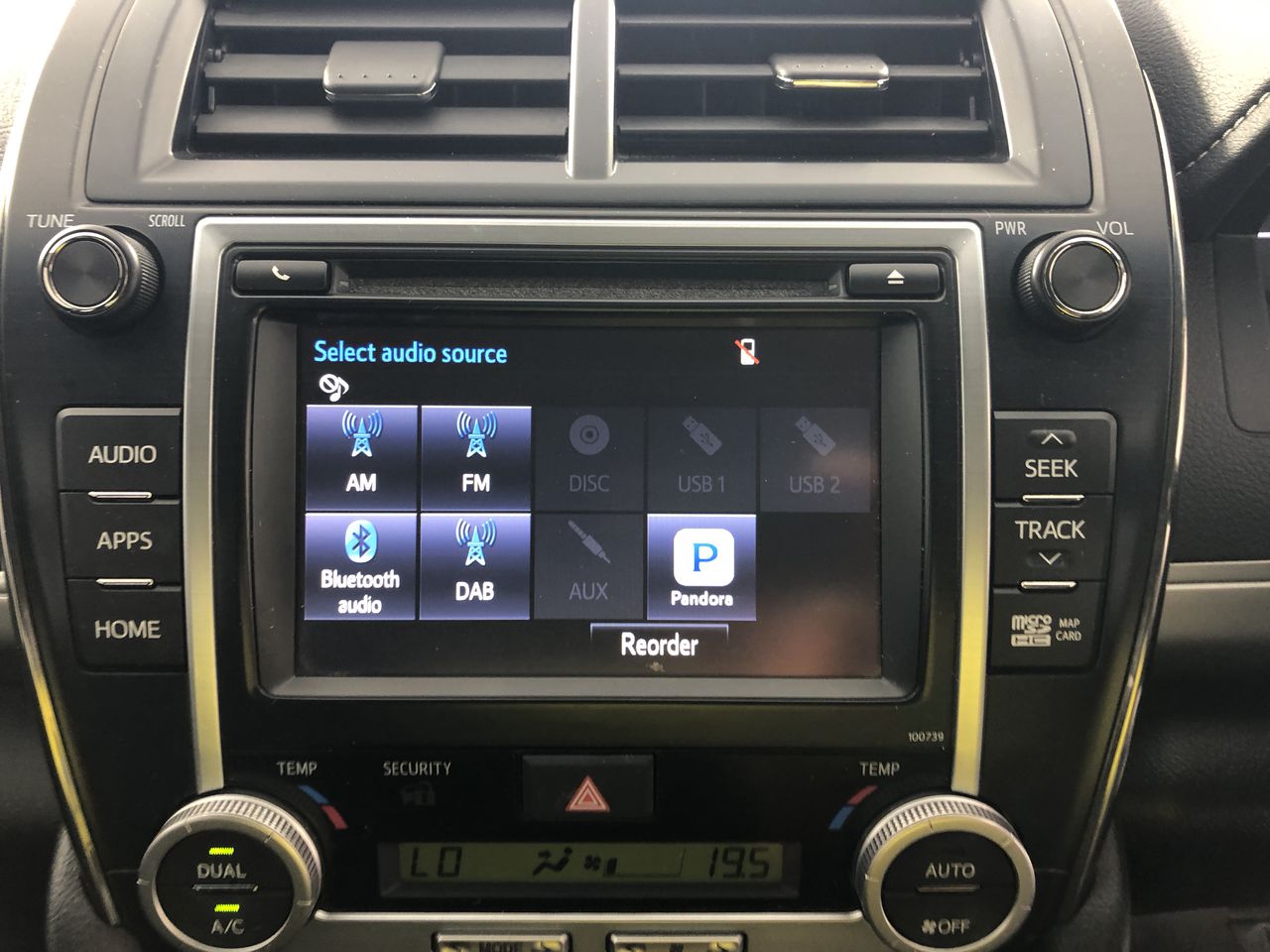 2.77 carats natural sapphire round certified