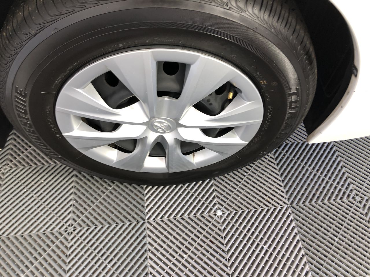 <p>2007 JLG 260 MRT Scissor Lift</p>