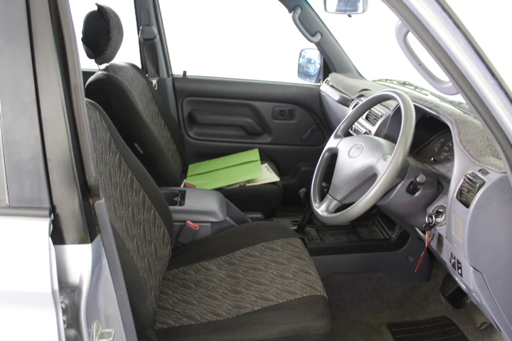 9K WHITE GOLD 0.15ct F VS LAB DIAMOND OVAL OFFSET RING