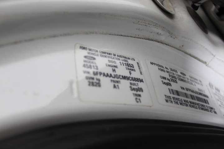 9K YELLOW GOLD 0.10ct F VS LAB DIAMOND 3 STONE RING