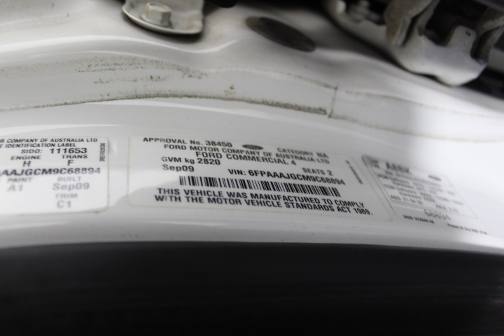 9K WHITE GOLD 0.15ct F VS LAB DIAMOND EMERALD RING