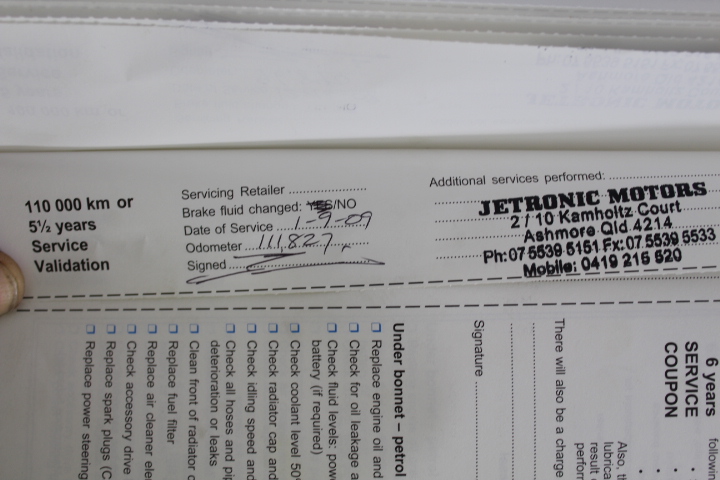 9K WHITE GOLD 0.10ct F VS LAB DIAMOND HUGGIE