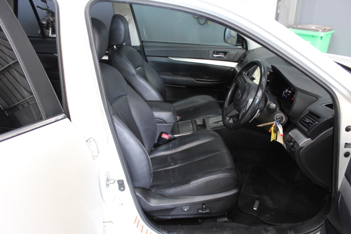 Waterproof  Watch Barrel Shaped Transparent Quartz Watch Popular