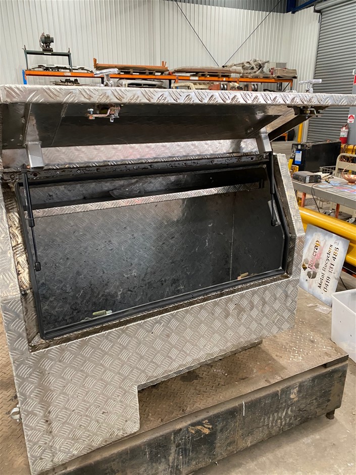 1/100 Scottdale x 2, 1g Valcumbi silver bars x 2 & 1 Kilo Copper Bar