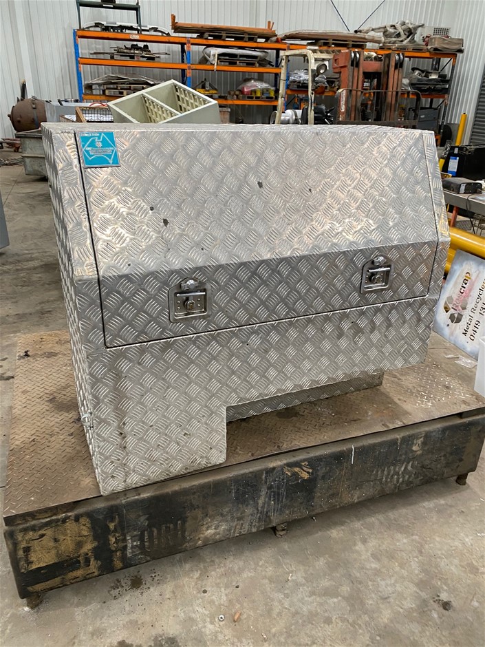 1966 Australia Silver Queen Elizabeth coin & 0.10 Xag silver bar x 4