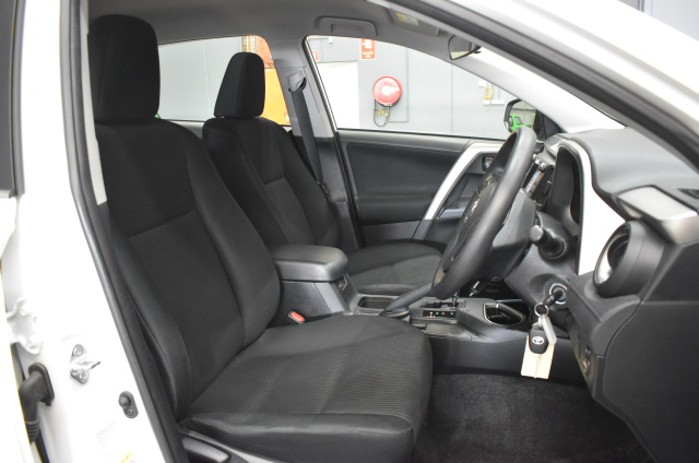 2.86 Carats Light Yellow Fire Opal