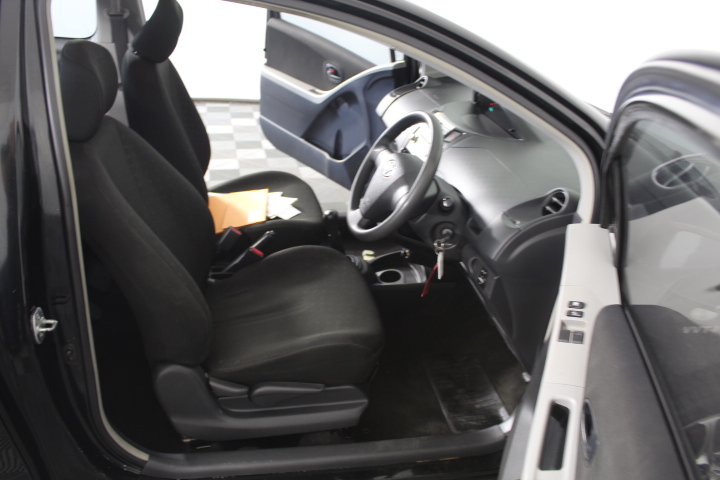 Premium Wood Fired Pizza Oven - Silver Circle & Black Brick