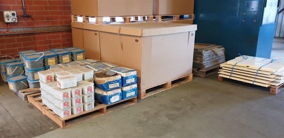 10mm White Pearls with Tiger Eye Gemstone Necklace