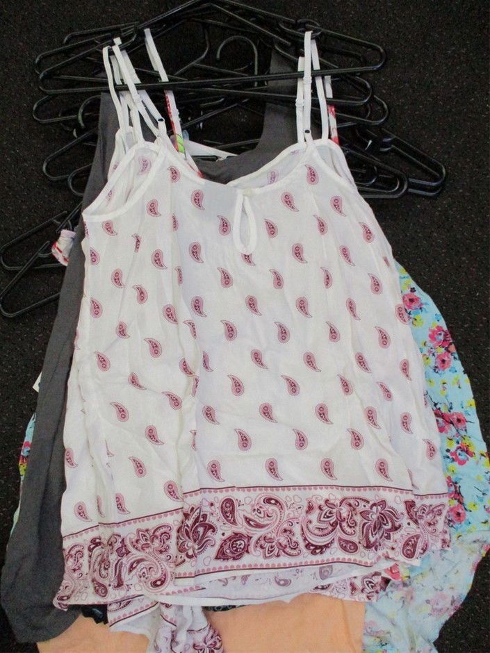 10mm White Pearls with Flower Jade Gemstone Necklace