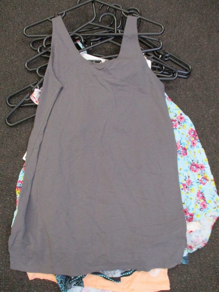 10mm White Pearls with Flower Jade Gemstone Bracelet