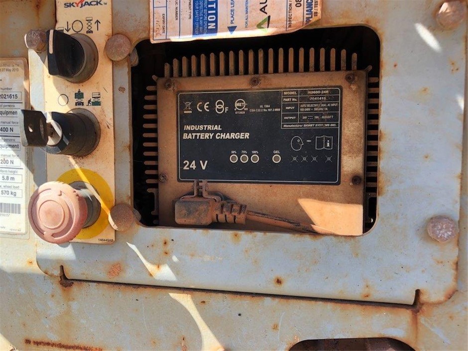 Jules Roy Chardonnay 2023 (6x 750mL), France.