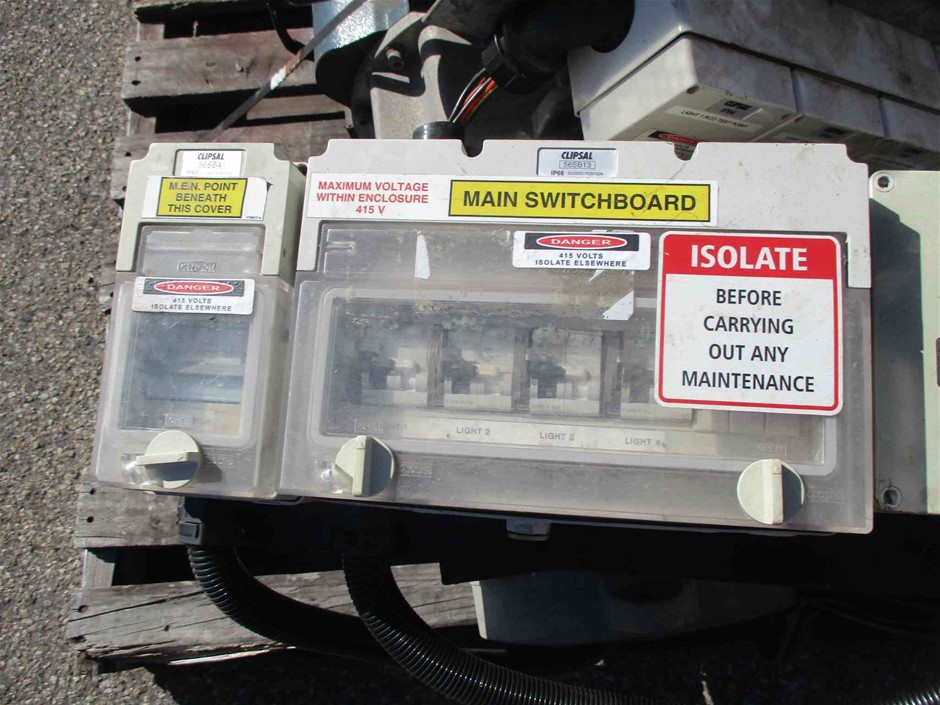 Wolf Blass Red Label Cabernet Merlot (6x 750mL).