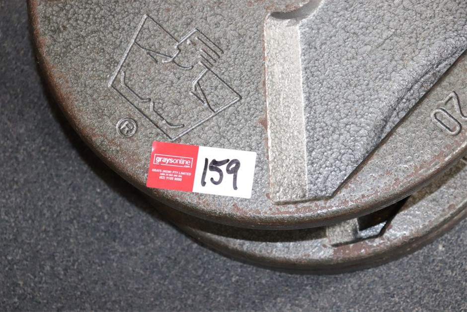 30 x Assorted Bath Body, Hand & Face Towels.