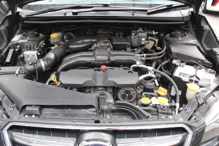 THOMASVILLE Fabric Sectional With Storage Ottoman. NB: Minor use, not in or