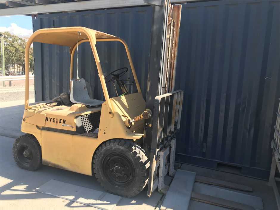 IGLOO Maxcold 58L Wheeled Cooler. NB: Not in box.