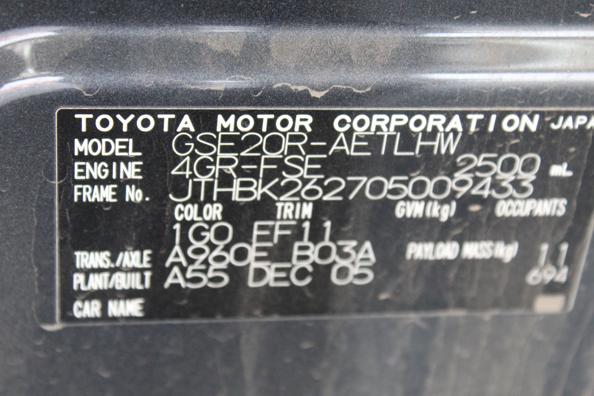 2 x THE OLDE ENGLIGH CRACKER COMPANY 10pk New Year Crackers, Gold. NB: Dama