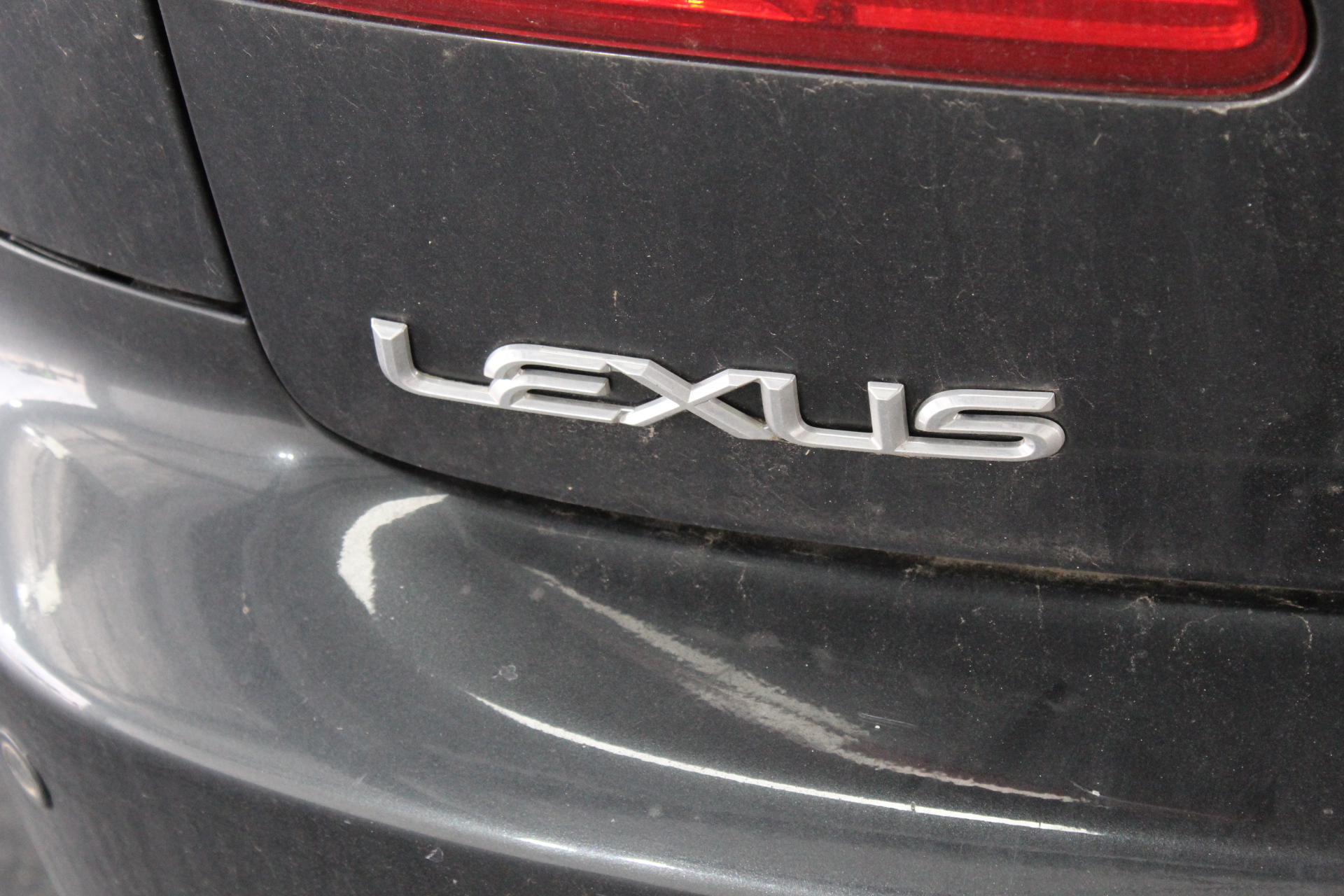 QUILTON 48pk 3-Ply Toilet Paper. NB: Damaged packaging, some rolls soiled &