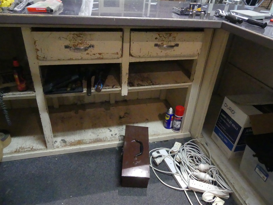 18 x Box of 80pc TNT SHOCK CHEWS RASBERRY. Best Before: 25/03/2026.