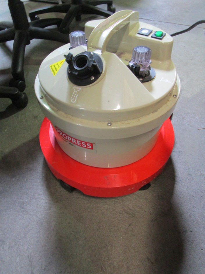 GOLDAIR 40cm Wall Fan with Remote Control, White. NB: Slightly damaged box