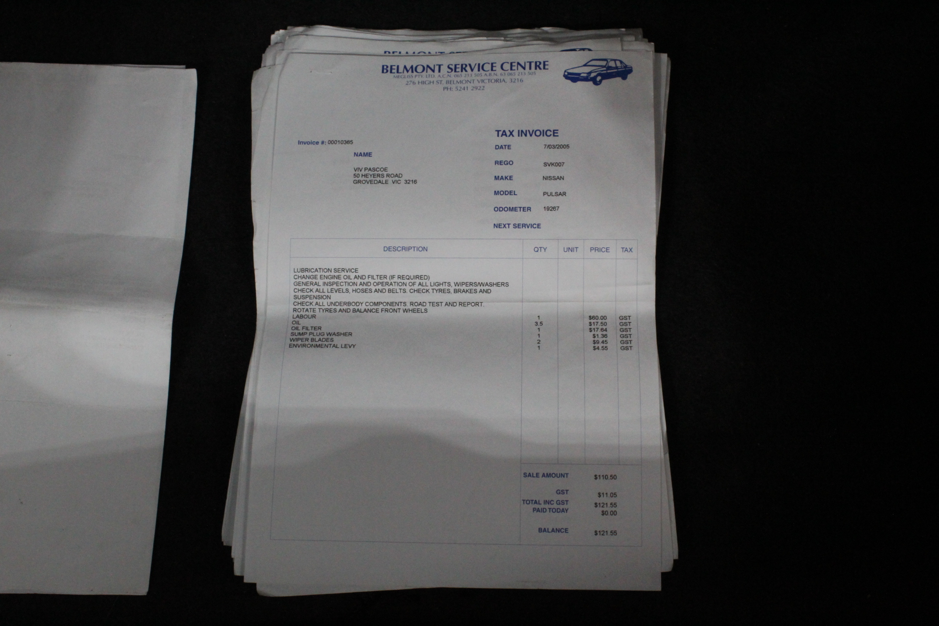 WILTSHIRE Enamel Oblong Pie Dish, 1.5 Litre. NB: Scratched inside and on ba