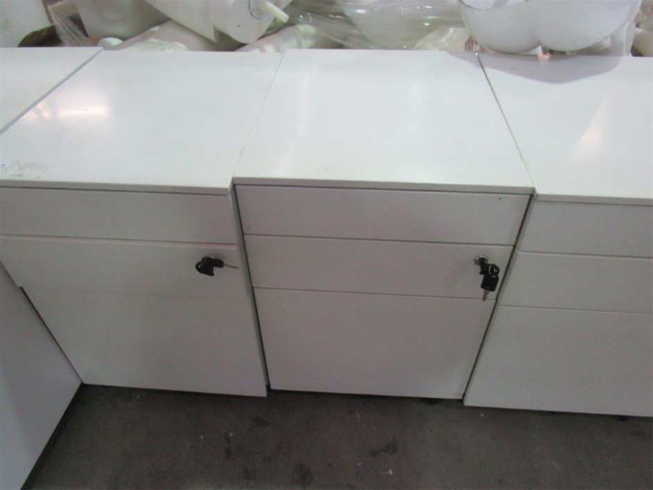 AMAZON BASICS 100 Pack AAA High-Performance Alkaline Batteries, 10-Year She