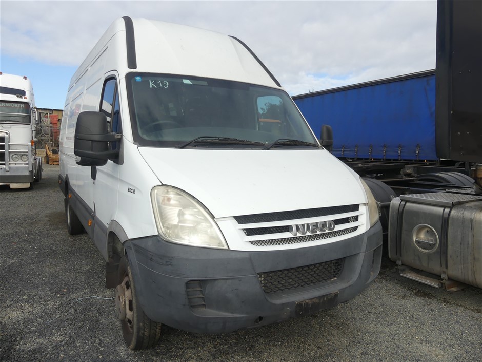 Wolf Blass Red Label Shiraz (6x 750mL), SEA.