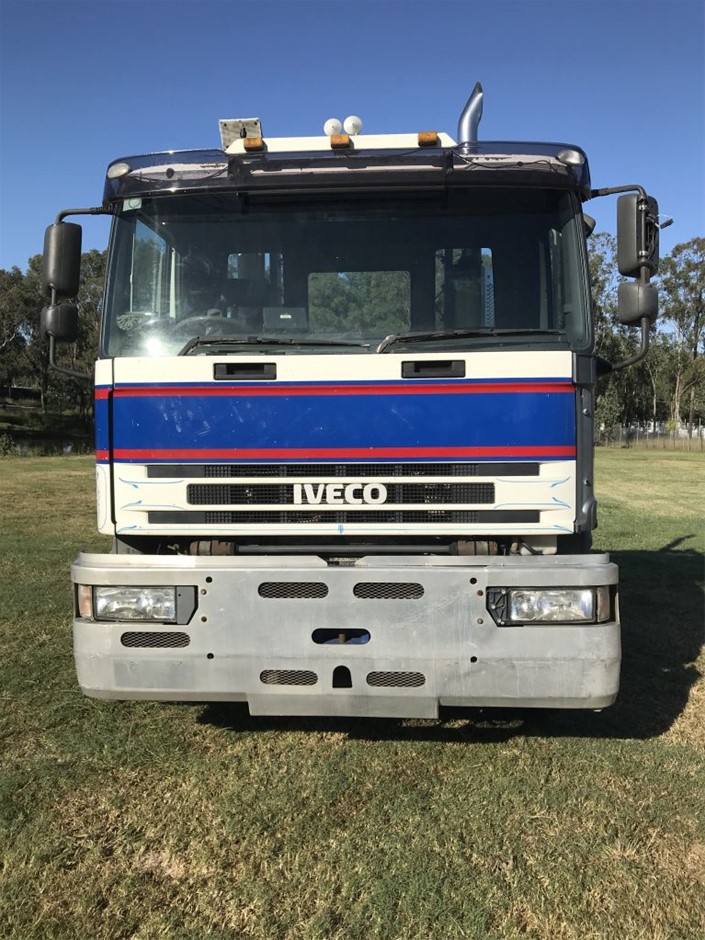 Wolf Blass Red Label Cabernet Merlot (6x 750mL).