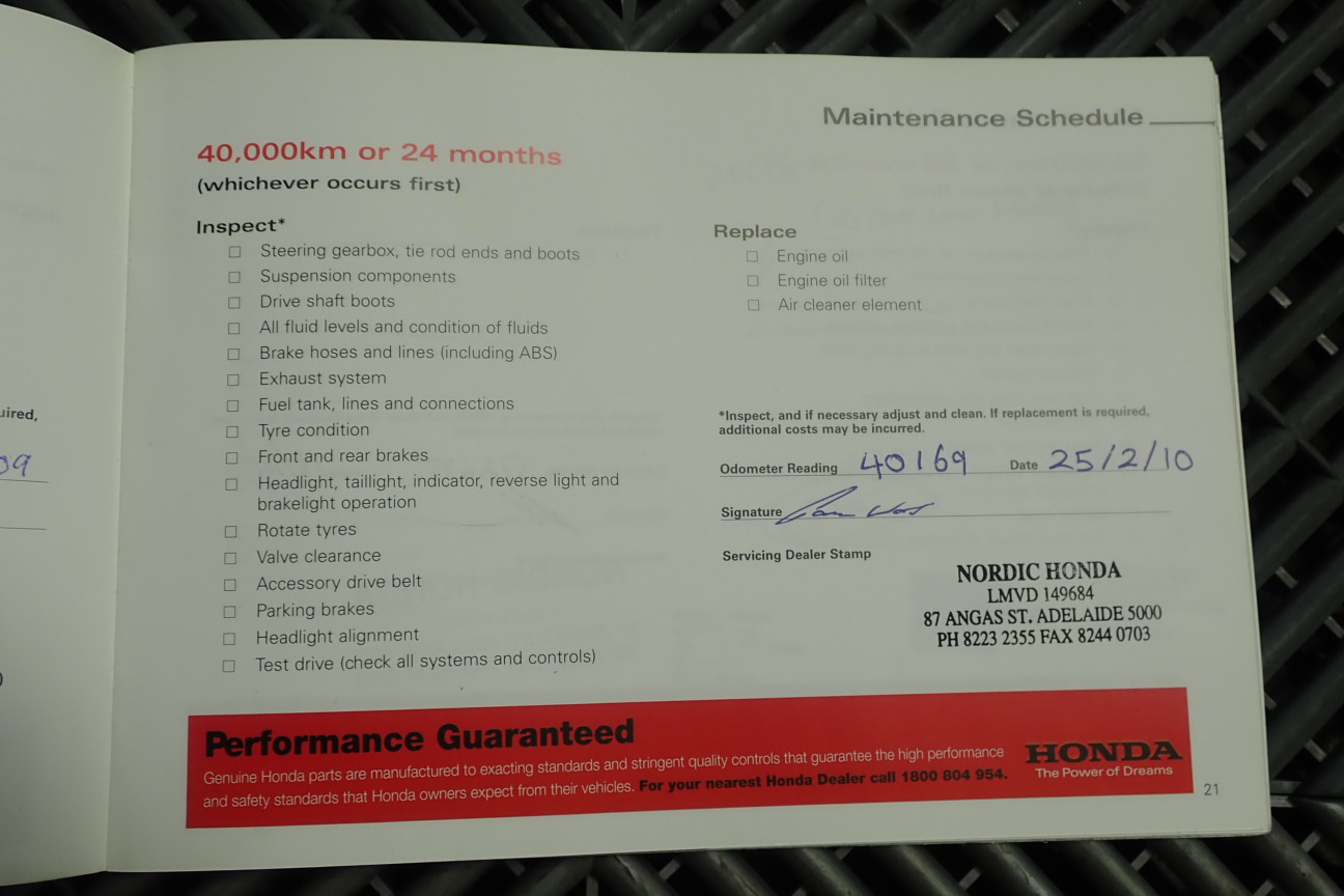 OMO Ultimate Laundry Liquid Detergent, Front & Top Loader, 6L. NB: no label