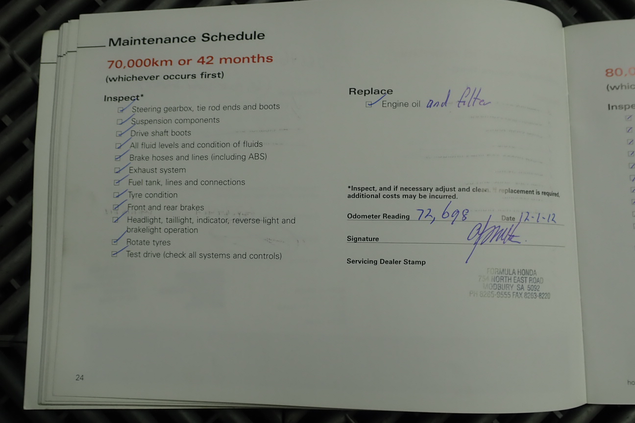 COLEMAN Instant Up 8 Person Tent with Side Entry. Large peaked awning, 4 en